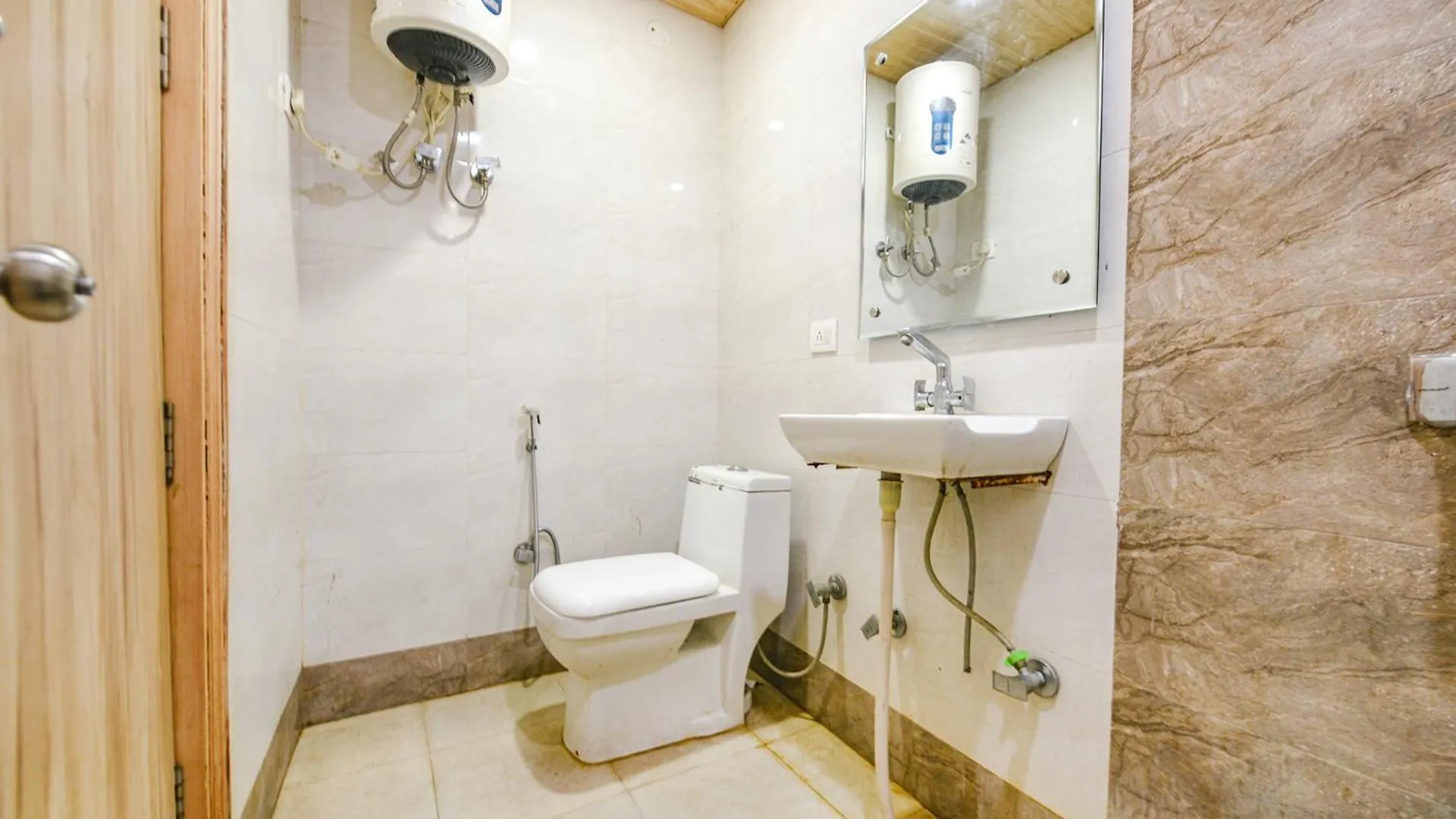 Fabhotel Aman Inn Near Igi Airport New Delhi