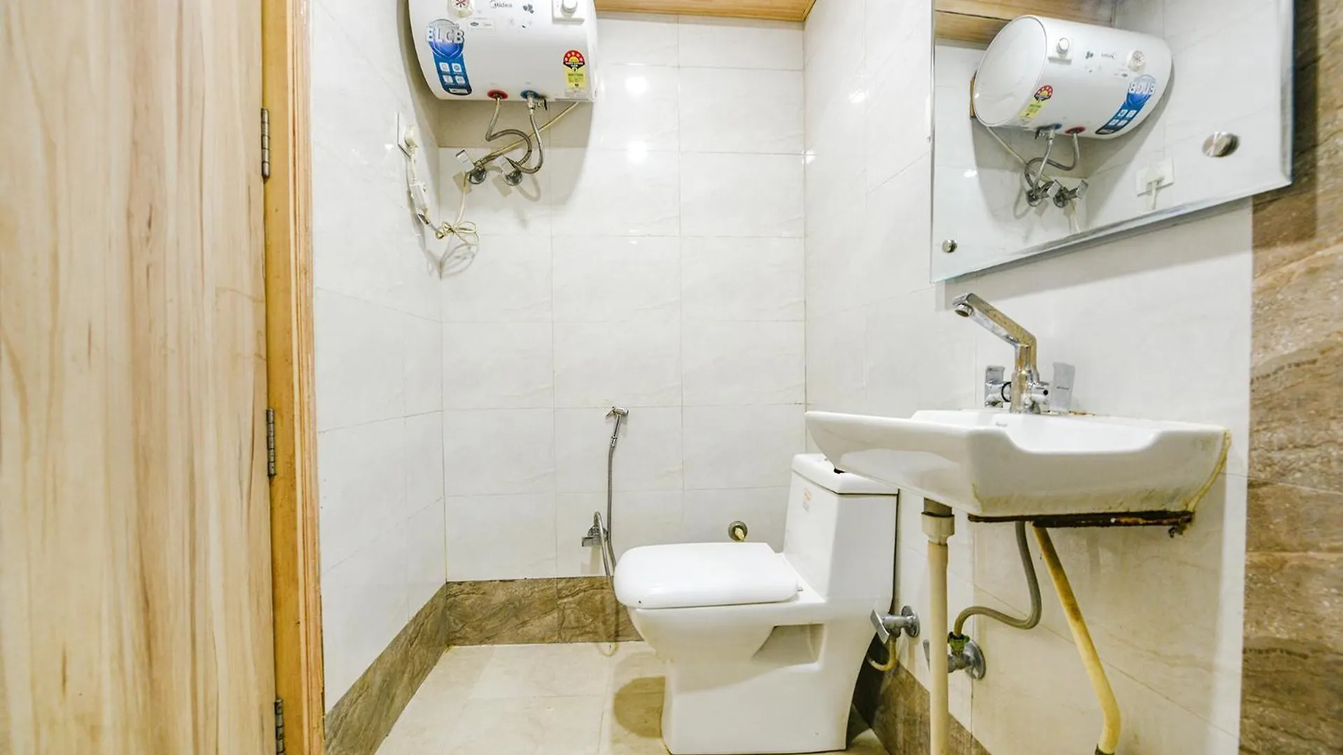 Hotel Fabhotel Aman Inn Near Igi Airport New Delhi